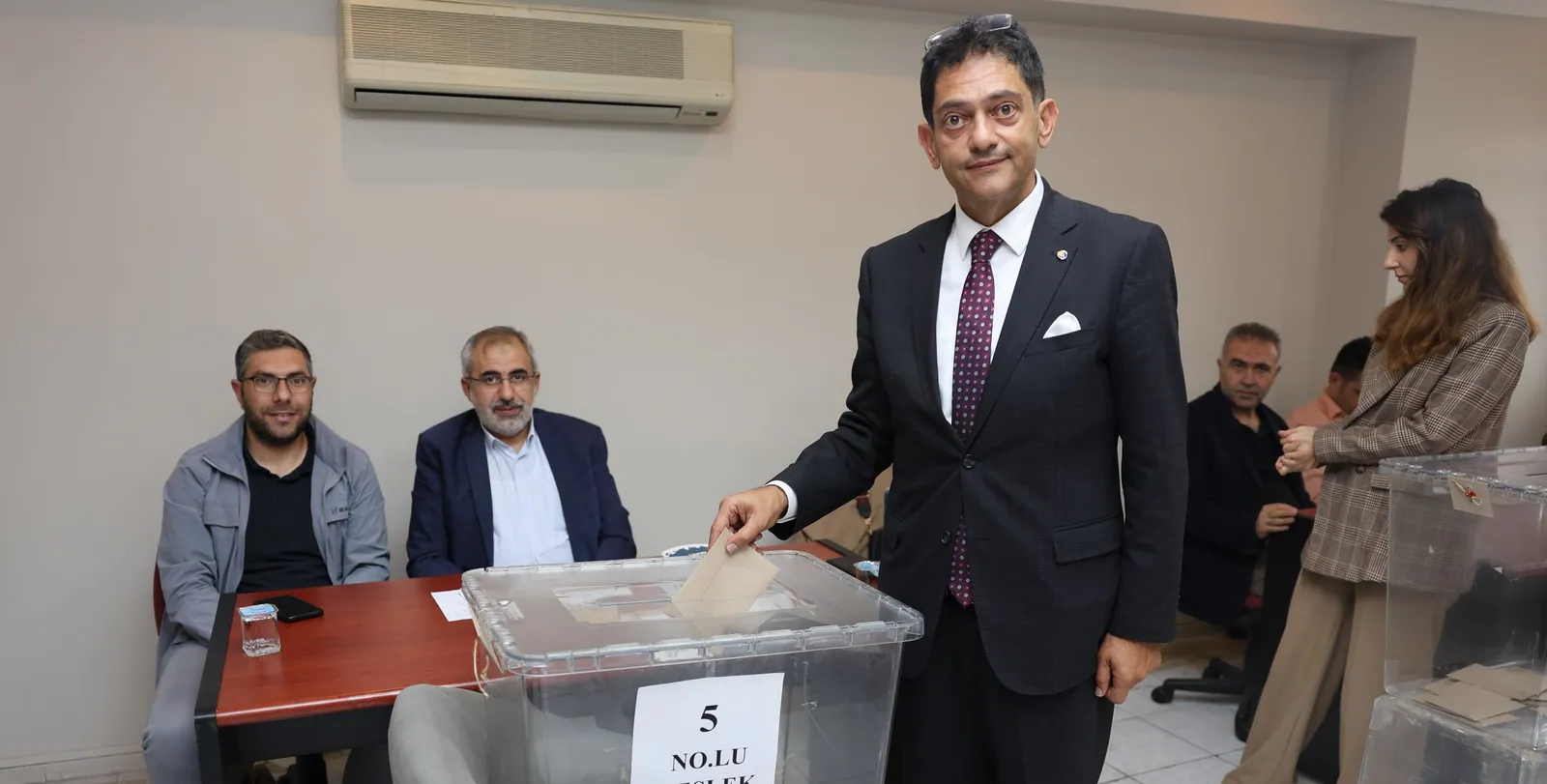 Hakan Oral, borsa seçiminde oyunu sandığa atarken